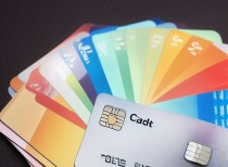 全球多地遭遇极端天气，欧美高温与暴雨并发