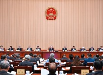 全国人大常委会第十二次会议审议多项法律草案及议案