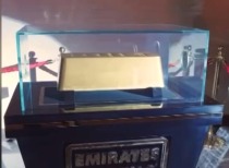 迪拜展示全球最大金条,国际金价突破2700美元