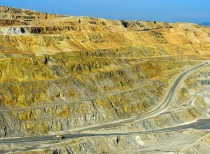 铜价暴跌背后:宏观环境主导,供需基本面未变