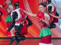 蛇年春晚热度攀升，多个话题冲上热搜