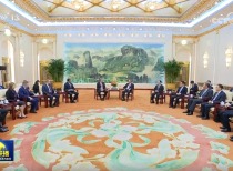 李强会见美国参议员及企业界人士,共商中美经济合作