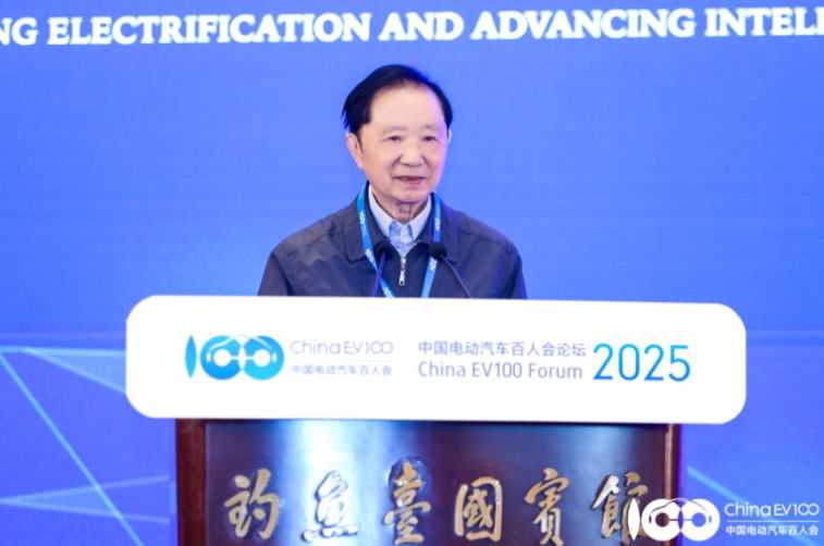 中国电动汽车百人会理事长陈清泰