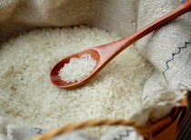 日本大米价格飙升，政府紧急应对“米荒”难题