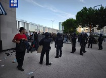 法国大规模罢工与主权信用评级下调：财政紧缩下的双重危机