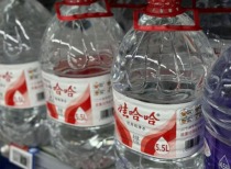 娃哈哈18亿美元信托纠纷新进展,宗馥莉面临双重挑战