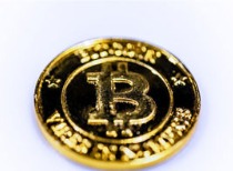 比特币跳水黄金回落，市场调整或将来临