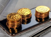 美国政府停摆危机：两党争执持续，航班延误加剧