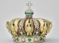 法国卢浮宫发生重大珠宝盗窃案，警方全力追捕