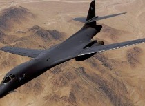 美军轰炸机逼近委内瑞拉，委内瑞拉启动防御演习