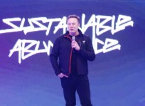 马斯克分享特斯拉进展：人形机器人、FSD与未来计划