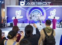 人形机器人落地关键年：挑战与机遇并存