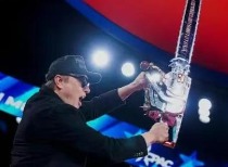 美国‘政府效率部’提前解散引争议 马斯克牵头部门调整目标明确