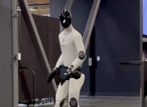 科技巨头角逐人形机器人市场：特斯拉与Figure的跑步对决