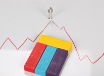 股债汇波动加大！人民币持续上涨 股市迎调整