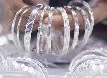 贵金属价格大幅波动 专家提示回调风险