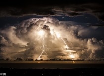 特朗普加征关税引发全球市场波动