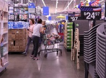 美国“斩杀线”：脆弱生活与信任危机