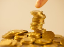 金创历史新高后跳水 白银却未大幅走强