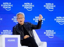 英伟达CEO：AI发展需数万亿美元投资