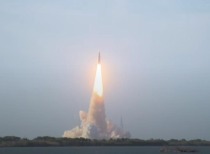 美国新一代登月火箭成功发射