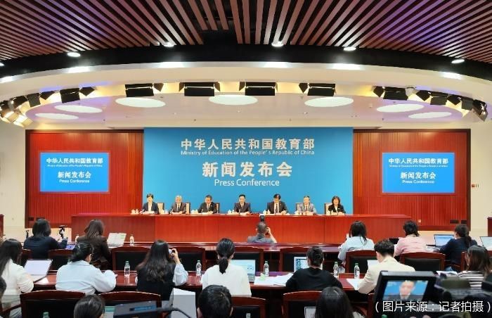 五部门联合发文：中小学人工智能教育纳入地方课程，教师资格增考“智能素养”