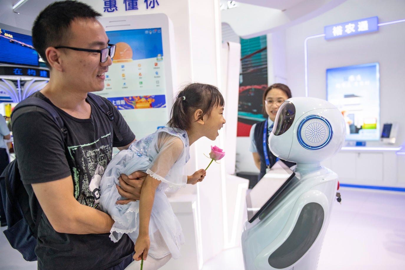 从“试水”走向“深耕”，AI技术深度赋能银行业.