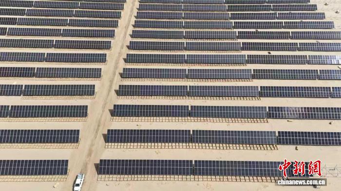 新疆沙雅县：光伏板下“锁”住7750亩流沙