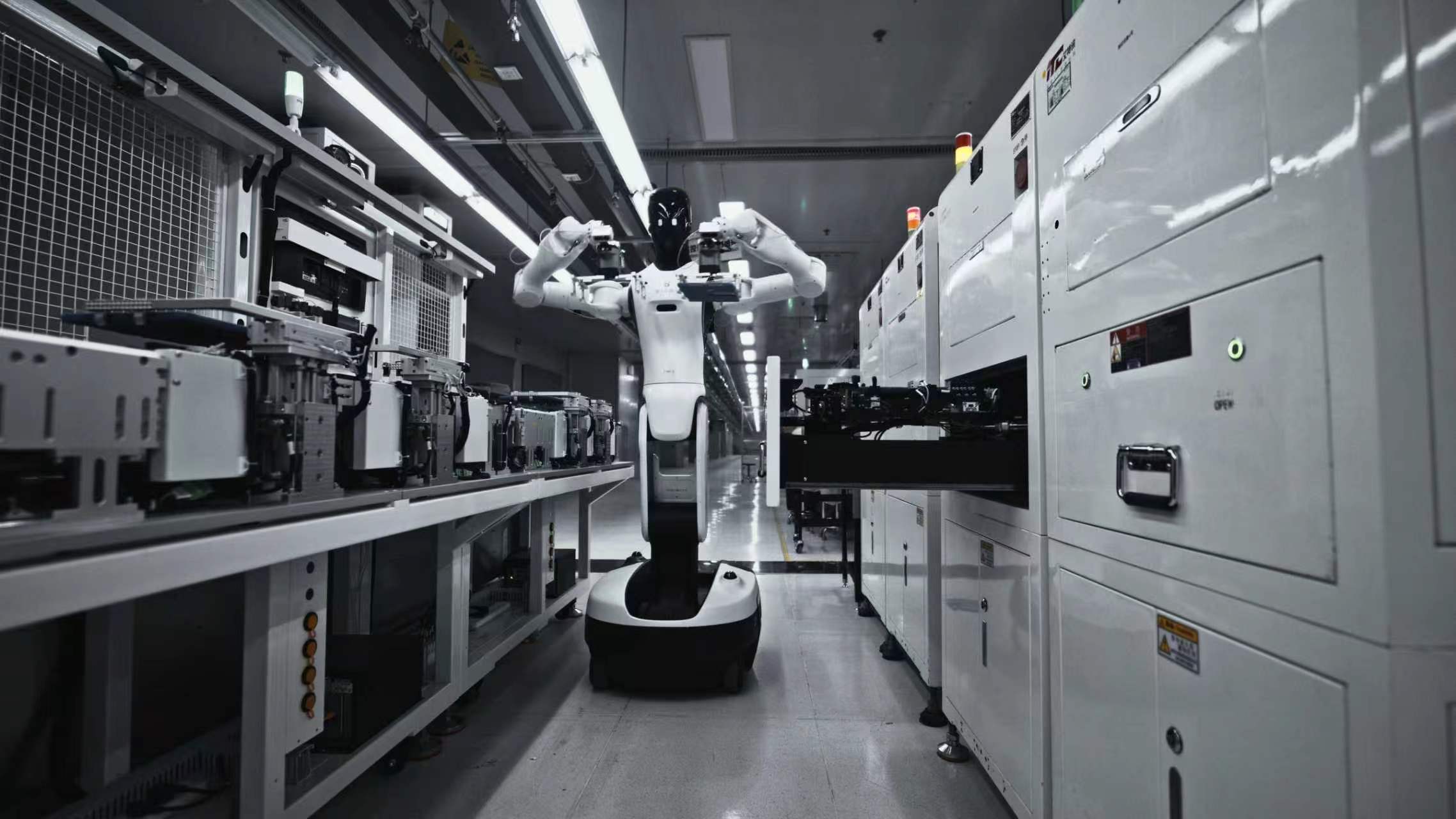 智元精灵G2在龙旗工厂连续8小时作业 成功率99.5%