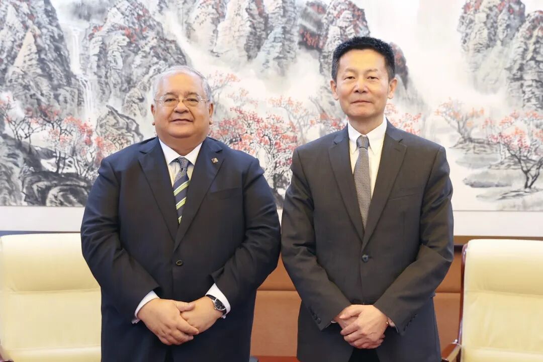 吴清主席会见马来西亚证券委员会主席拿督穆罕默德·法伊兹·阿兹米