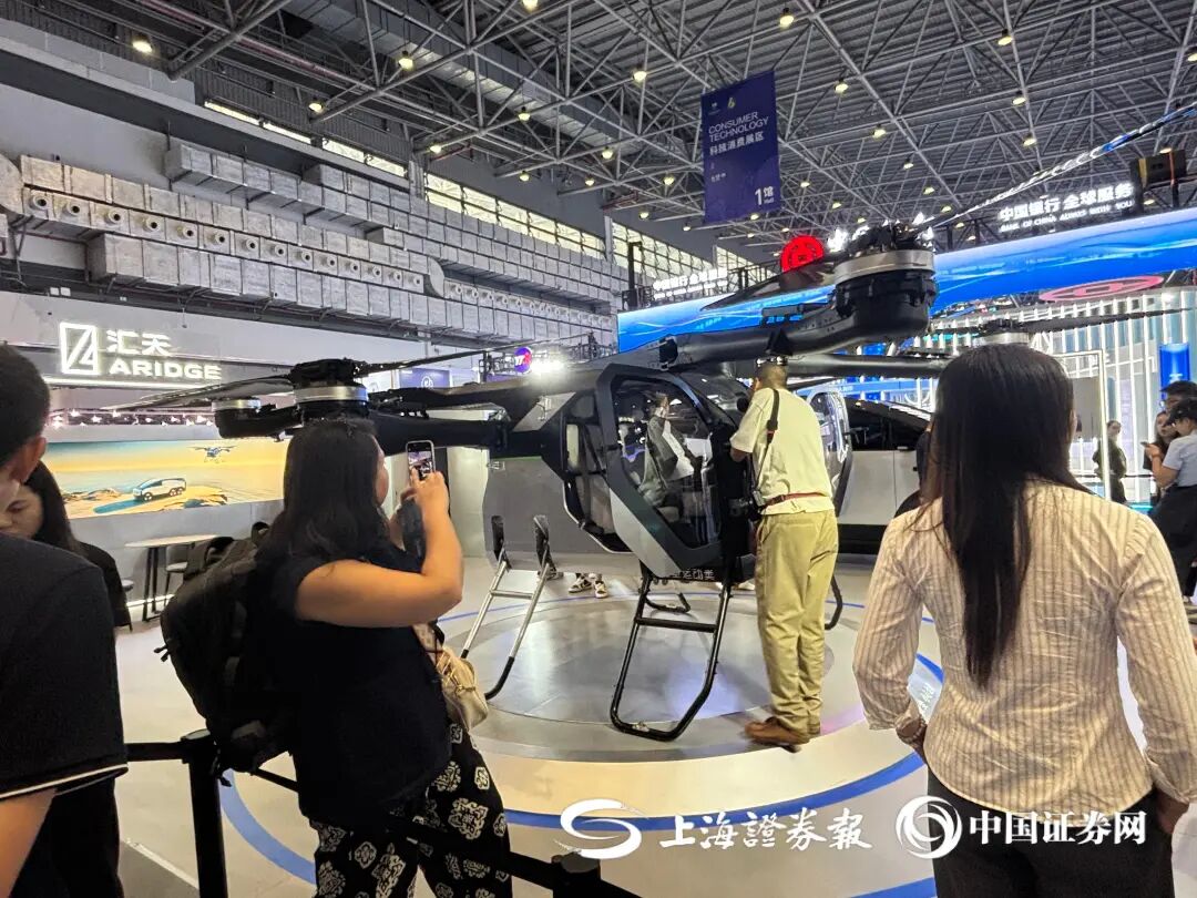 在这里，张雪机车与法拉利同台