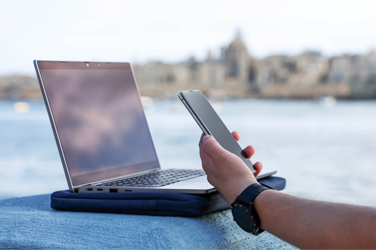 没有工牌的一代：当Z世代用AI重写创业规则