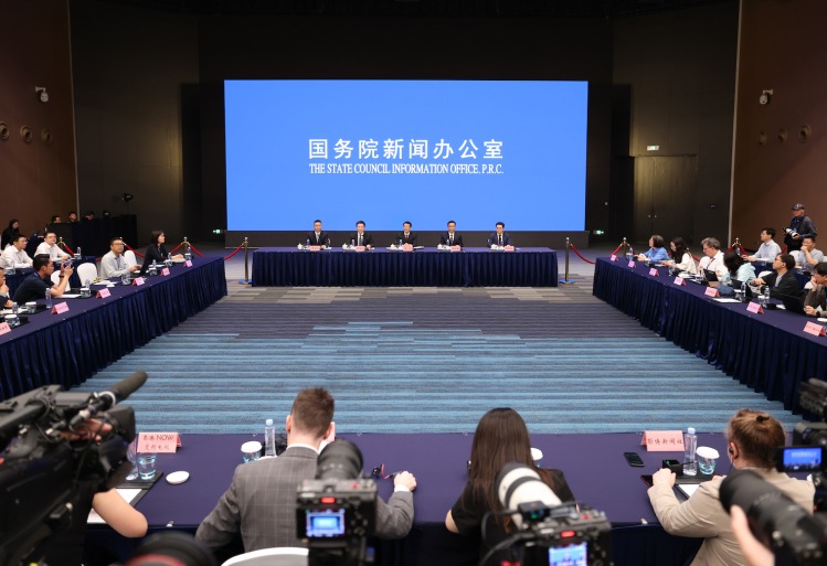 谁将撑起广东GDP增速：AI产业规模涨超40%，在粤人口1.65亿