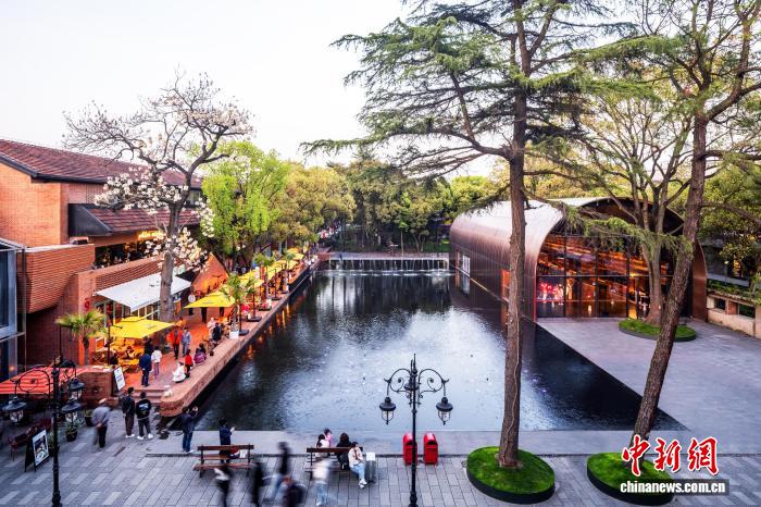 一座浦东老工业厂房，如何成为上海城市更新现象级案例？