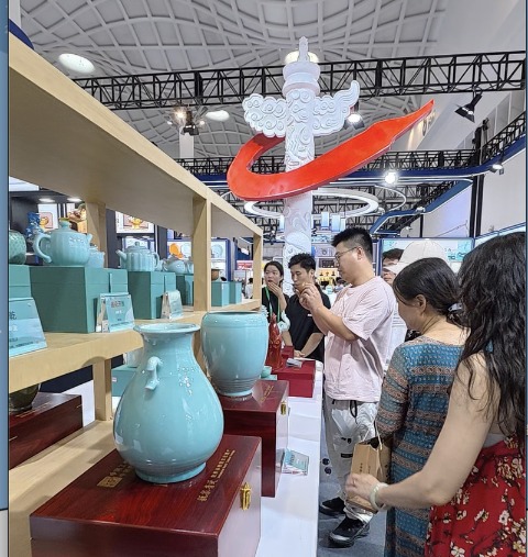 “不到2小时卖超100单”，消博会公众开放日现“买买买”热潮