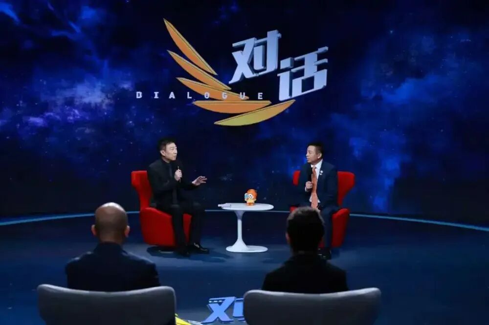 从一家街边小店，到全球8000家门店！创始人透露线下经济“密码”→