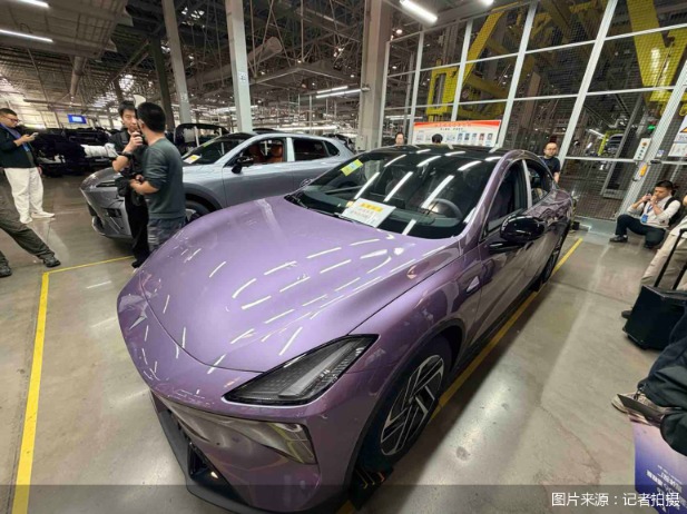 做增量不“内卷”：深蓝L06增程版下线，京东补位汽车销售新模式