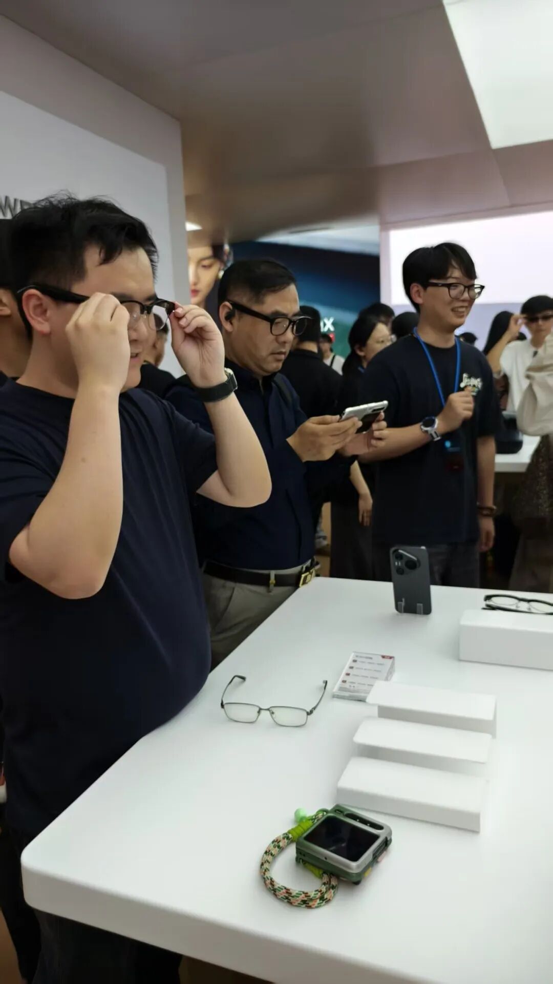 华为AI眼镜正式登场 哪些A股公司已布局？