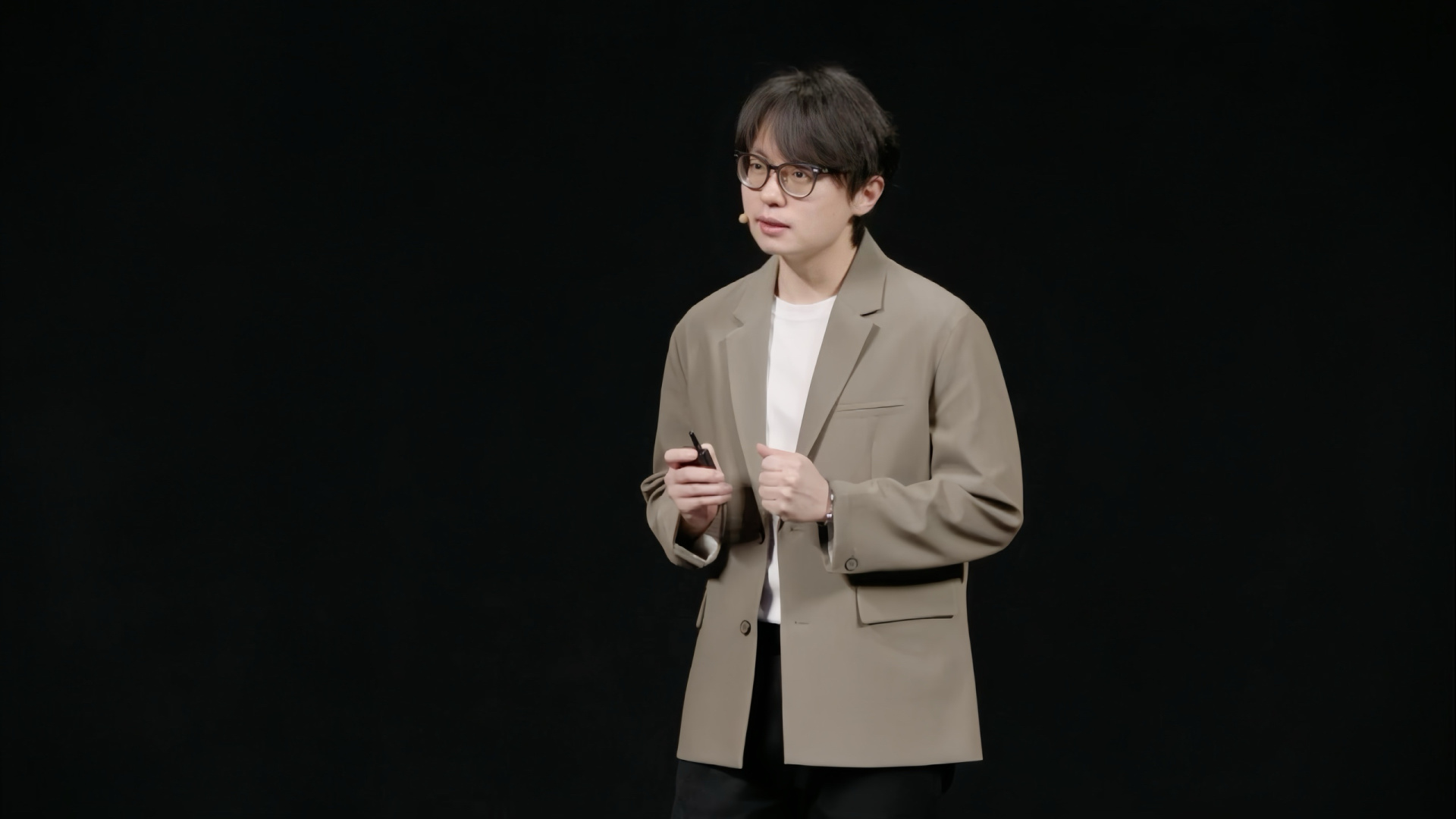 AI相对论① | 智能驾驶下半场：从“能跑”到“好用”还有多远？