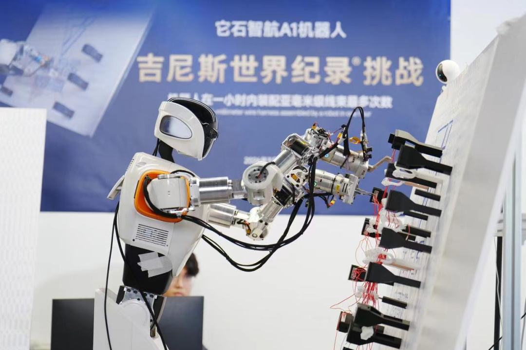 国内机器人赛道迎投资热潮，资本加速涌向“具身大脑”