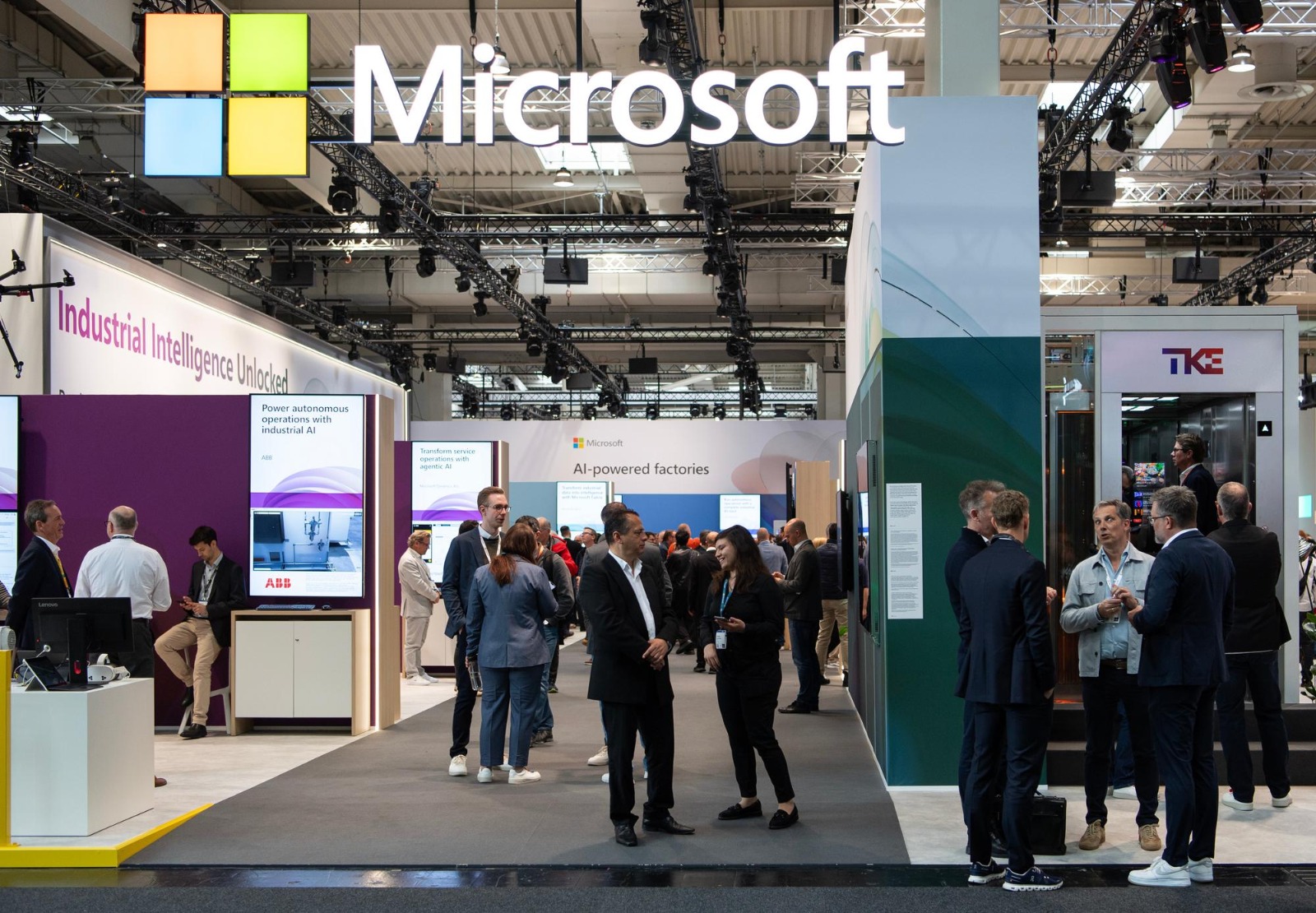 【环球财经】投资与运用AI 微软和“元”公司大幅裁员