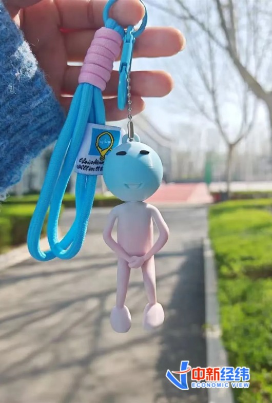 “700台机器没日没夜打” 有年轻人靠它“月赚10万”