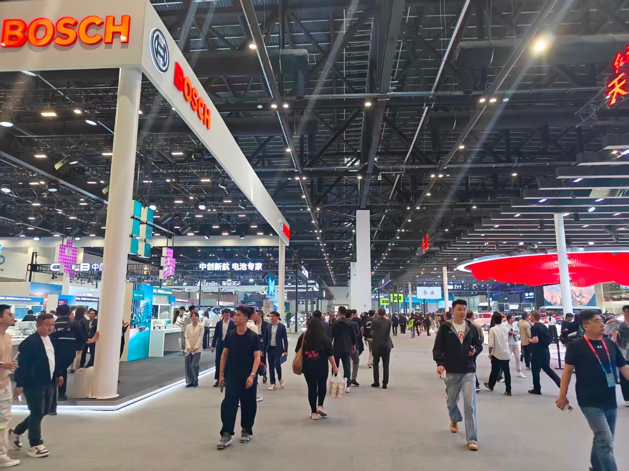 最大规模“零整同馆”：核心供应商首次坐“主桌”，打响心智争夺战｜北京车展