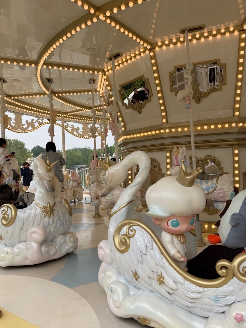 乐园新区开业在即，对话泡泡玛特副总裁、城市乐园总经理胡健：大家有时候就是冲着跟星星人见一面，来看看LABUBU是不是换了新衣服