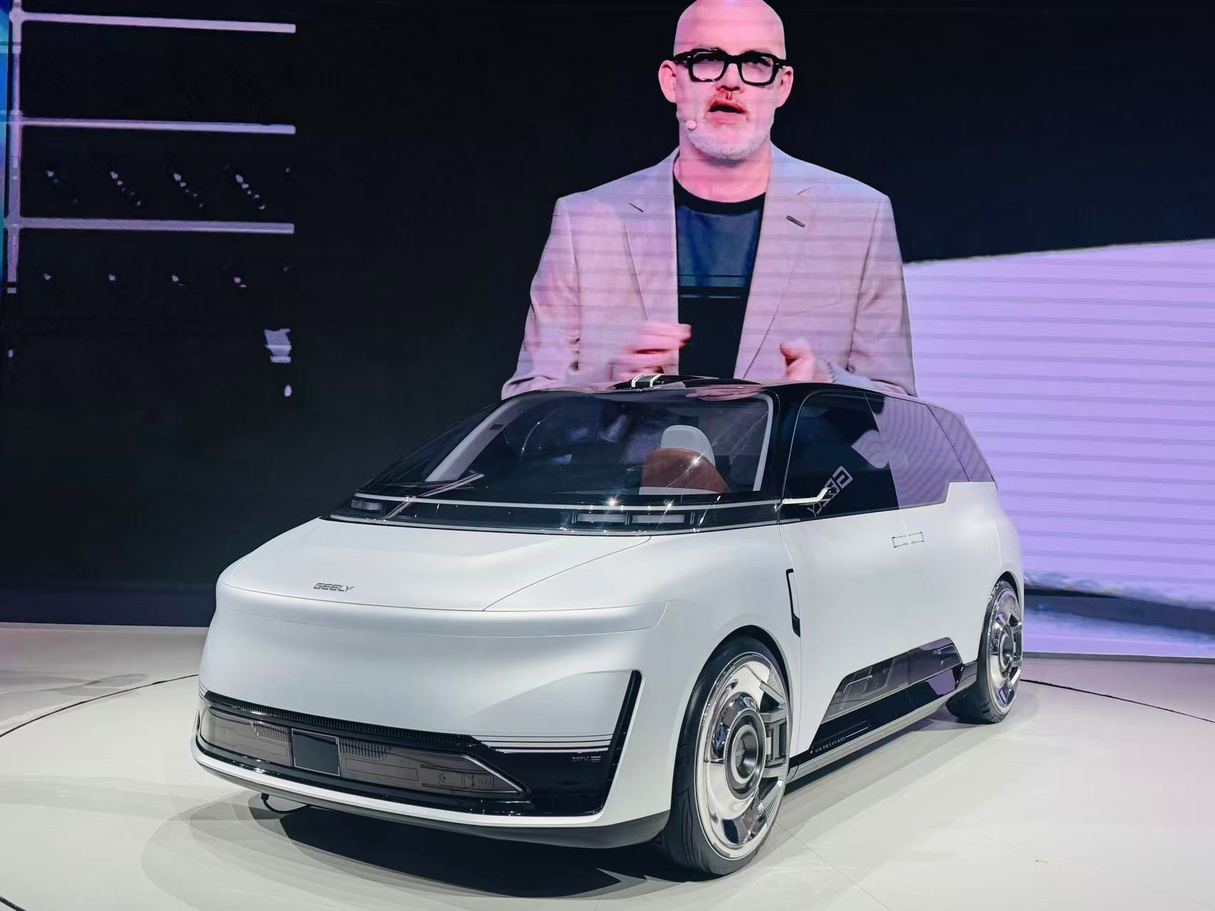 中国首款原生Robotaxi亮相北京车展