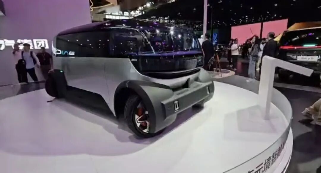 汽车“横着走”，北京车展亮出底盘黑科技