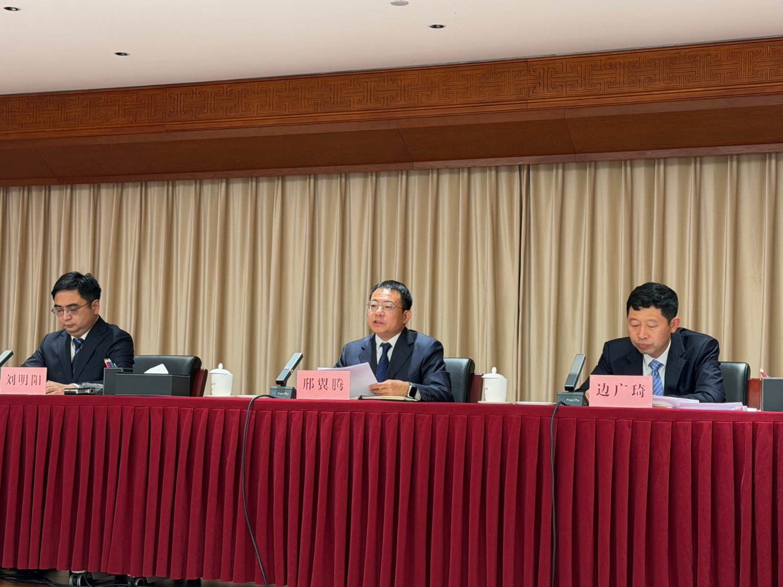 国家能源局答每经问：一季度充换电服务业、互联网数据服务业合计拉高全社会用电量0.8个百分点