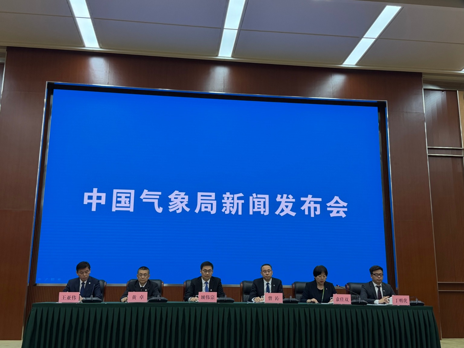 浙江、广东等多地出现10级以上雷暴大风 国家气象中心回应每经：大范围强对流天气过程与过去5年同期平均相比略偏多