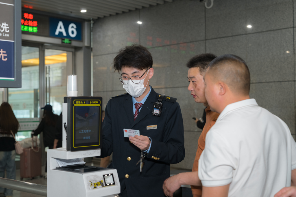 长三角铁路今迎首波五一节前客流小高峰，计划增开列车239列