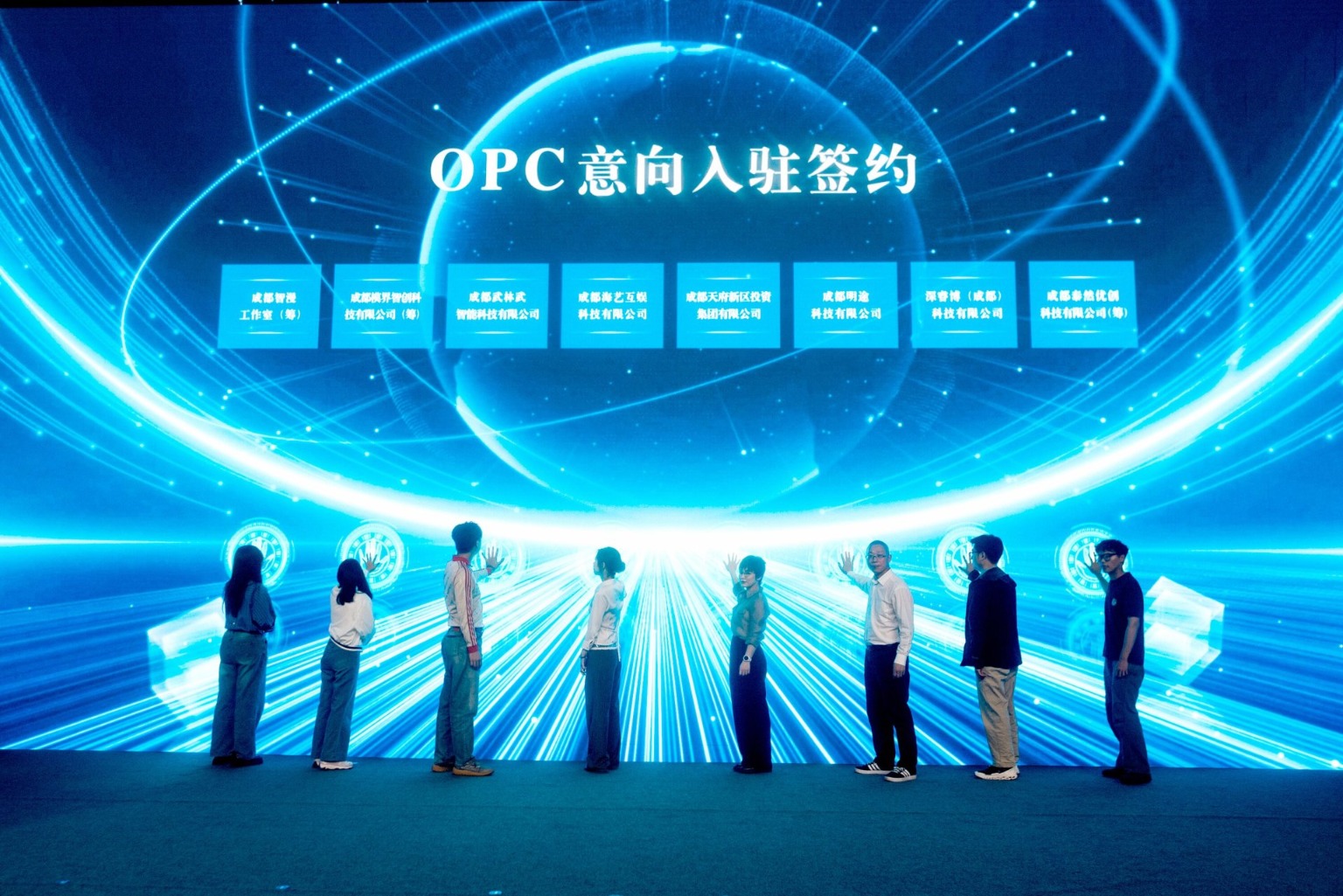高质量发展｜政策、算力、生态一次配齐 “单人+AI”项目涌入天府新区